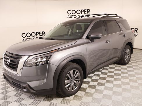 Used 2025 Nissan Pathfinder SV FWD image 10