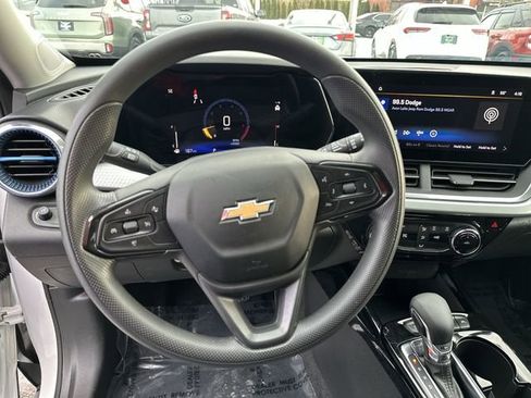 Certified 2024 Chevrolet Trax LT image 14
