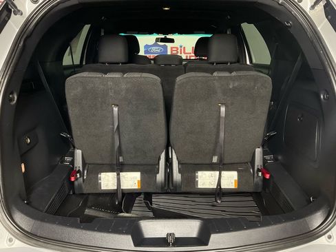 Used 2017 Ford Explorer XLT image 11