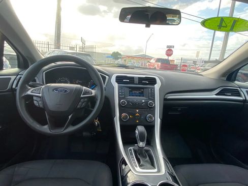 Used 2014 Ford Fusion SE FWD image 12