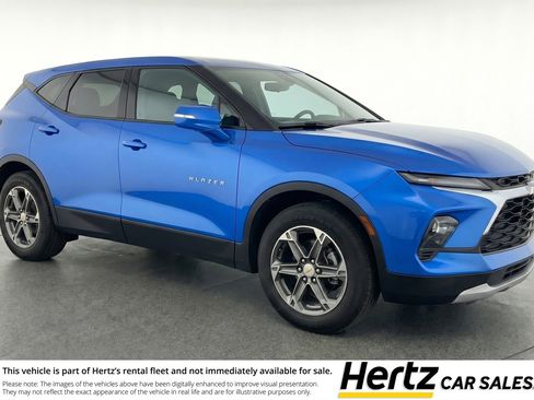 Used 2025 Chevrolet Blazer LT image 1