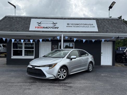 Used 2020 Toyota Corolla LE FWD image 1