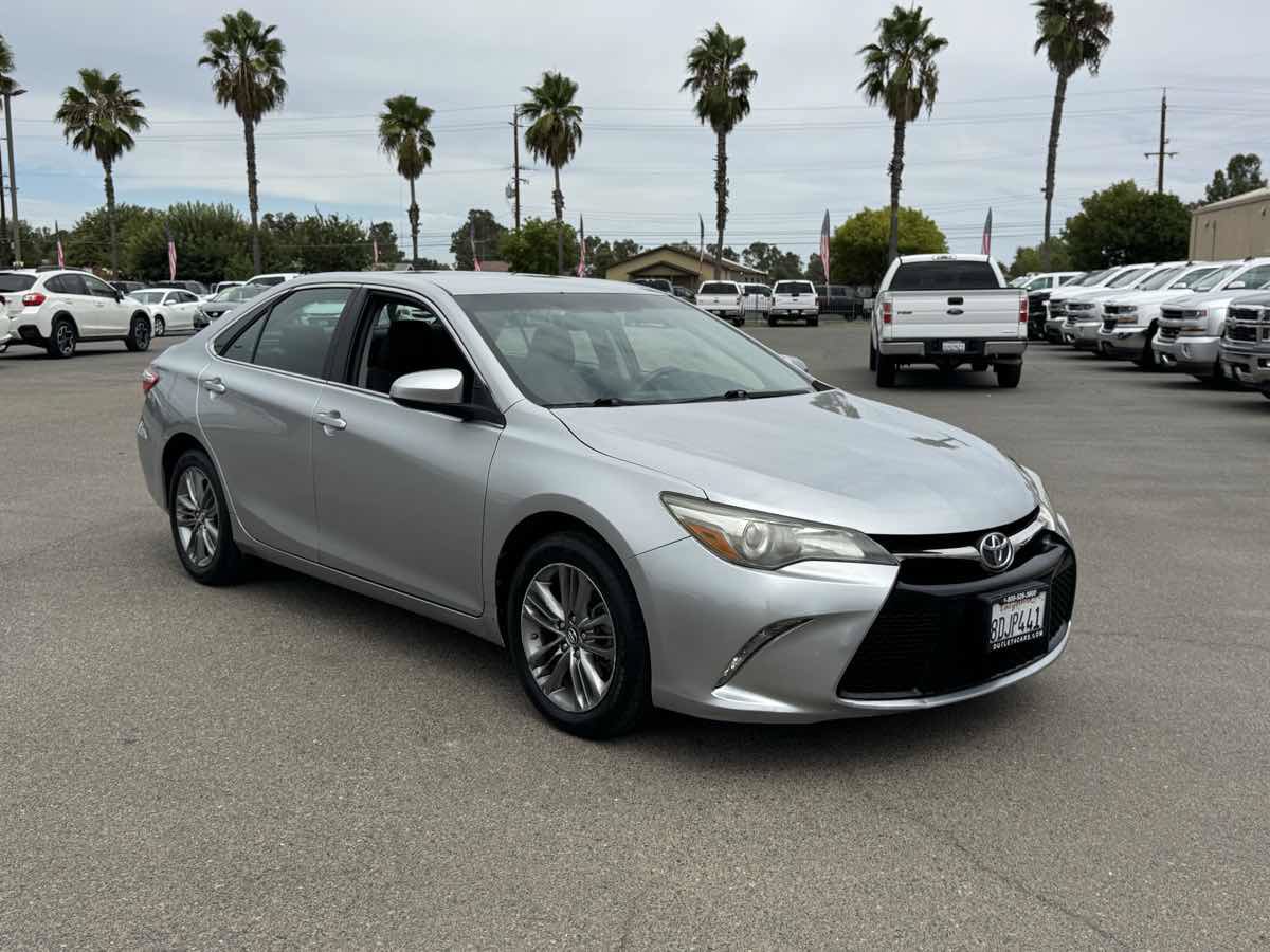 Used 2017 Toyota Camry SE FWD image 2
