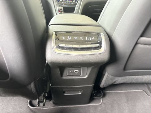 Certified 2025 Cadillac XT6 Premium Luxury AWD/4WD image 22