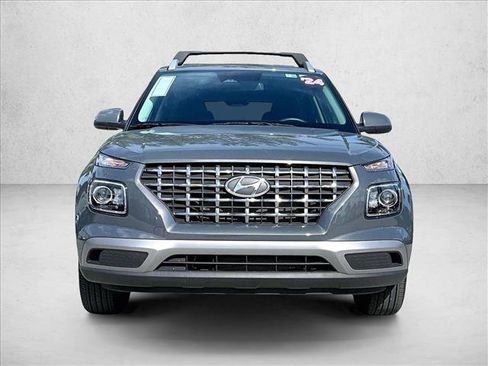 Used 2024 Hyundai Venue SEL image 3