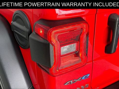 Used 2022 Jeep Wrangler Unlimited Rubicon 4xe w/ Cold Weather Group AWD/4WD image 39