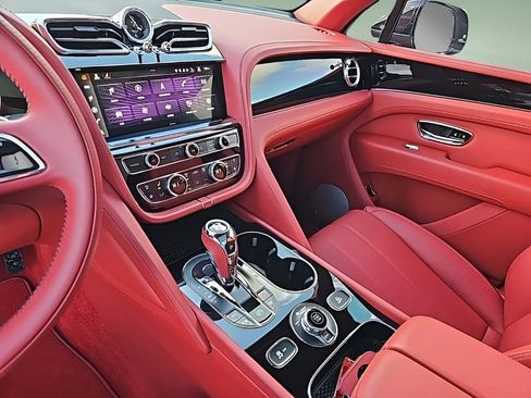 Certified 2022 Bentley Bentayga image 26