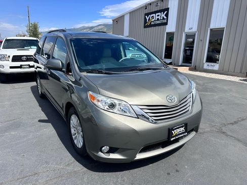 Used 2011 Toyota Sienna XLE FWD image 1