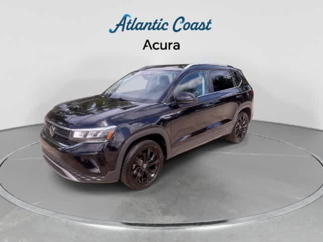 Used 2024 Volkswagen Taos SE w/ Black Wheel Package FWD image 4