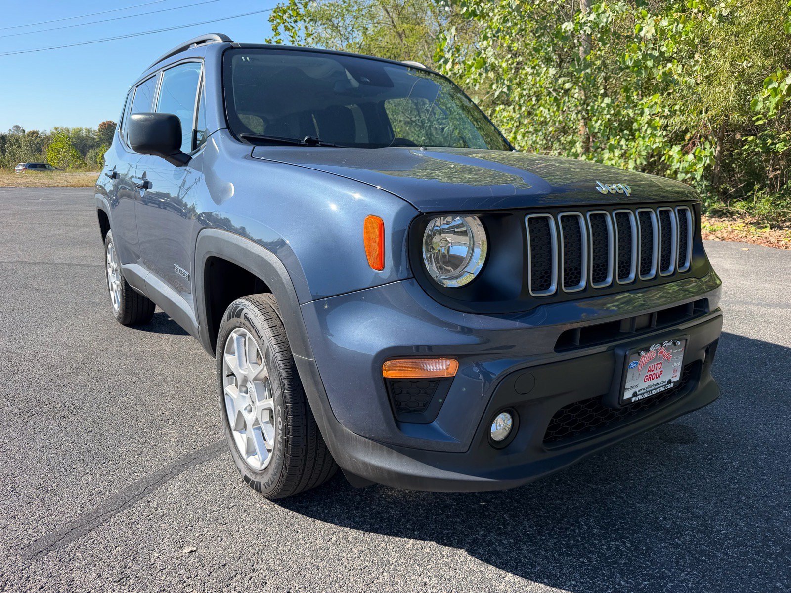 Used 2023 Jeep Renegade Latitude w/ Premium Group AWD/4WD image 2