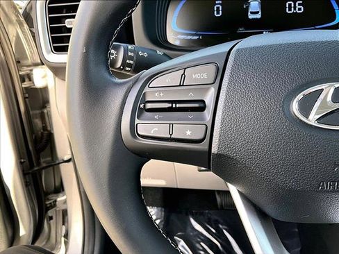 Used 2024 Hyundai Venue SEL image 20