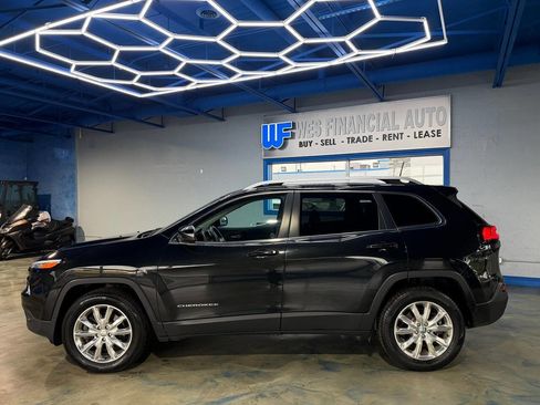 Used 2016 Jeep Cherokee Limited w/ Luxury Group AWD/4WD image 11