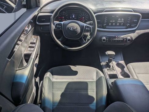 Used 2019 Kia Sorento L FWD image 16