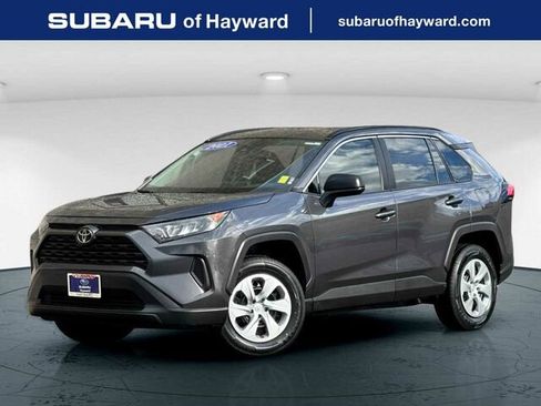 Used 2021 Toyota RAV4 LE image 1