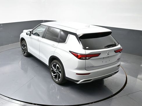 Used 2024 Mitsubishi Outlander SE image 48