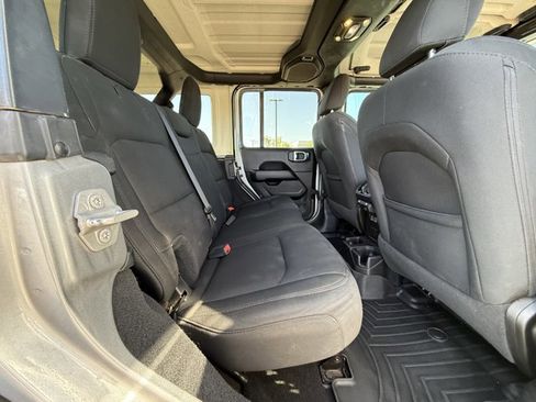 Used 2020 Jeep Wrangler Unlimited Sahara AWD/4WD image 23