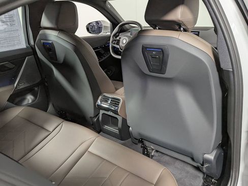 Used 2025 BMW 530i xDrive AWD/4WD image 40