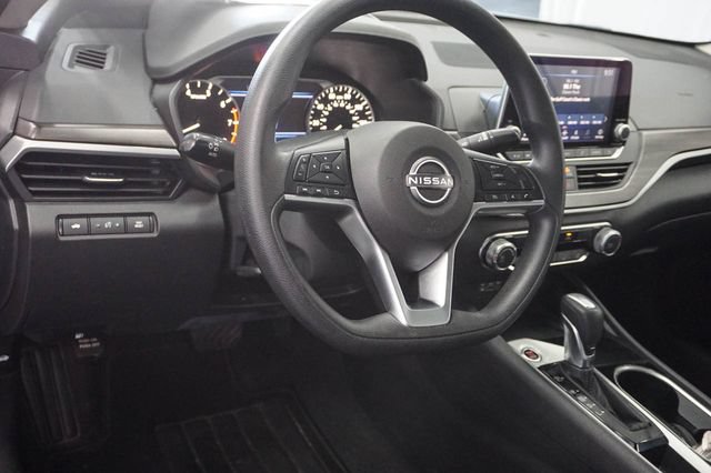 Used 2024 Nissan Altima 2.5 SV FWD image 8