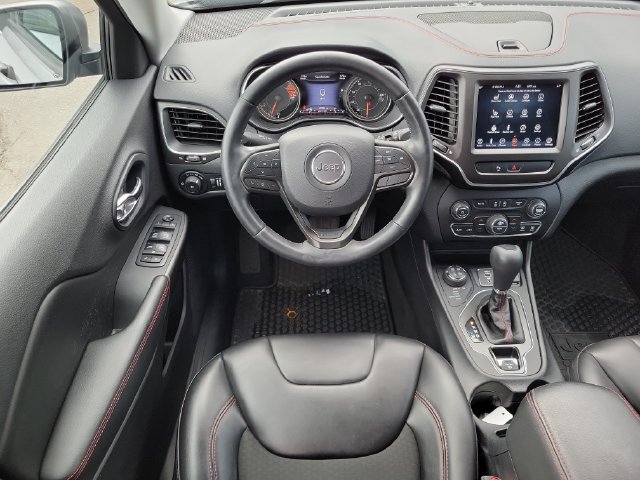 Used 2019 Jeep Cherokee Trailhawk w/ Cold Weather Group AWD/4WD image 25