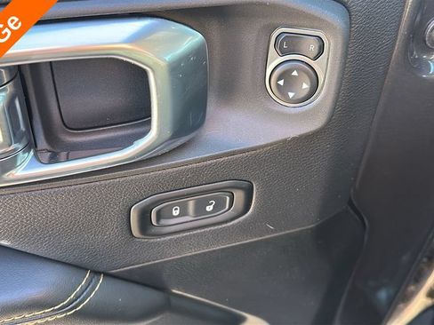 Used 2025 Jeep Wrangler Unlimited Sahara AWD/4WD image 13