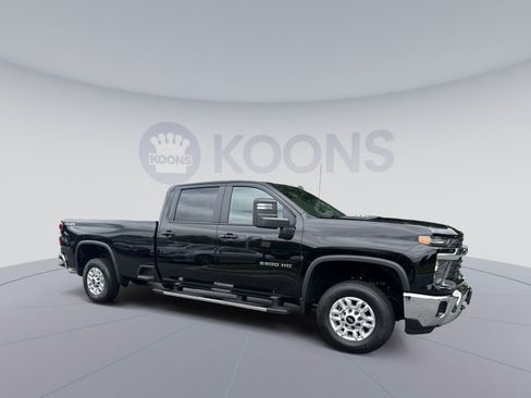Used 2025 Chevrolet Silverado 2500 LT w/ Convenience Package AWD/4WD image 8