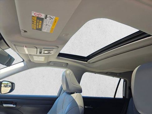 Used 2022 Toyota Highlander Bronze Edition FWD image 17
