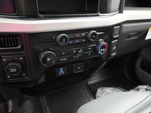 New 2025 Ford F250 XL w/ XL Chrome Package image 19