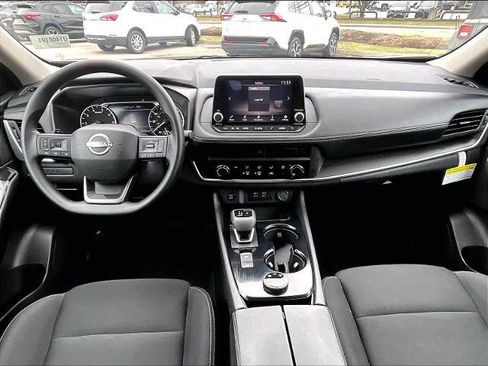 Used 2025 Nissan Rogue S AWD/4WD image 21