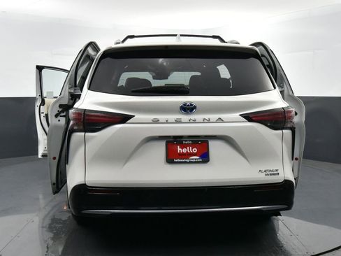 Used 2021 Toyota Sienna Platinum image 36