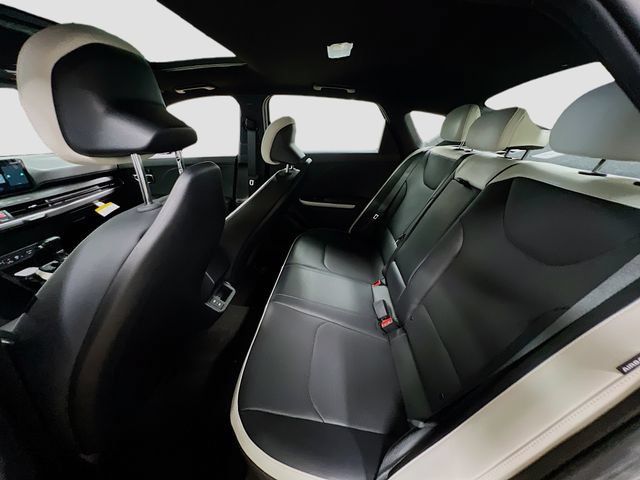 New 2025 Kia K4 GT-Line w/ GT-Line Premium Package FWD image 26