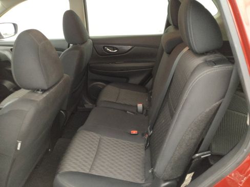 Used 2019 Nissan Rogue SV image 18