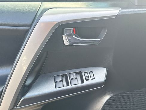 Used 2018 Toyota RAV4 XLE image 35