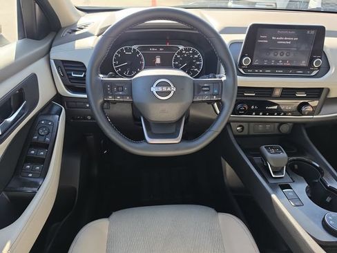 Certified 2025 Nissan Rogue SV AWD/4WD image 14