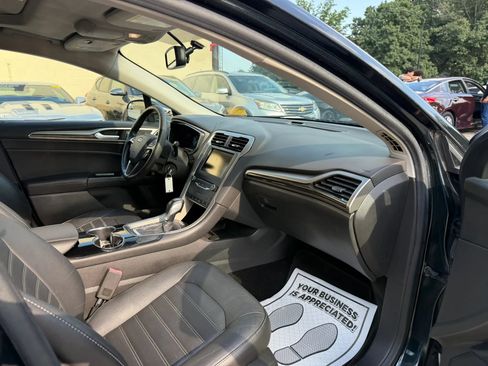 Used 2014 Ford Fusion SE w/ Equipment Group 202A FWD image 19
