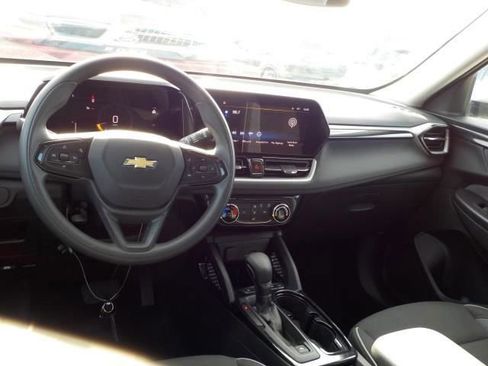 Used 2025 Chevrolet TrailBlazer LT image 5