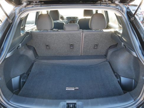 Used 2021 Nissan Rogue Sport S image 18