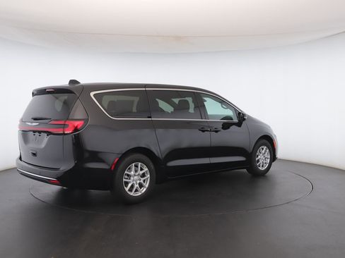 New 2026 Chrysler Pacifica Select image 28