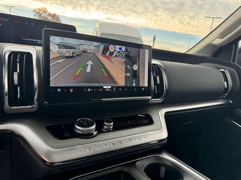 New 2025 Ford Expedition Max Platinum w/ Driver's Package image 32