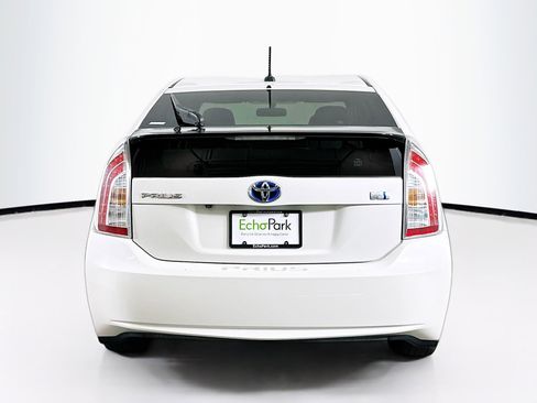 Used 2014 Toyota Prius Three w/ Preferred Accessory Package FWD image 7