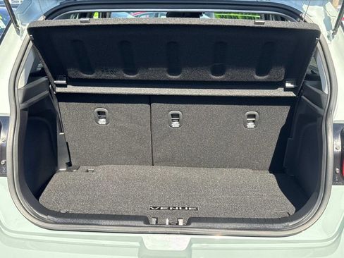 Certified 2025 Hyundai Venue SEL image 28