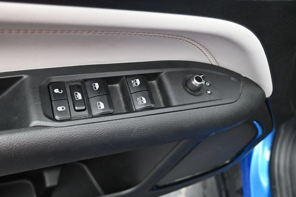 Used 2025 Jeep Compass Limited AWD/4WD image 19