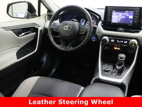 Used 2021 Toyota RAV4 XLE image 32