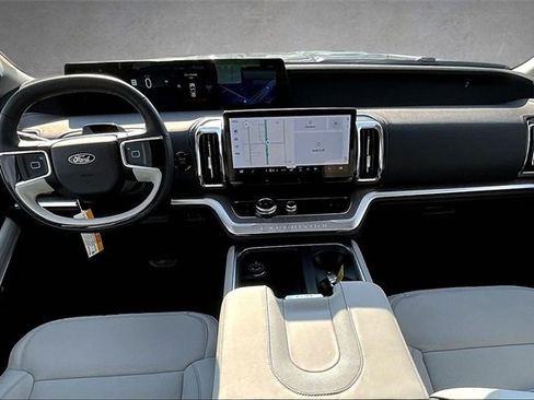 New 2025 Ford Expedition Platinum w/ Platinum Ultimate Package image 5