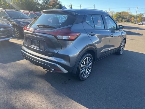Used 2022 Nissan Kicks SV image 5
