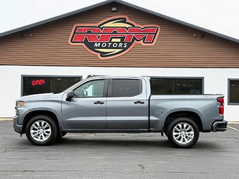 Used 2020 Chevrolet Silverado 1500 Custom w/ Custom Value Package AWD/4WD image 5