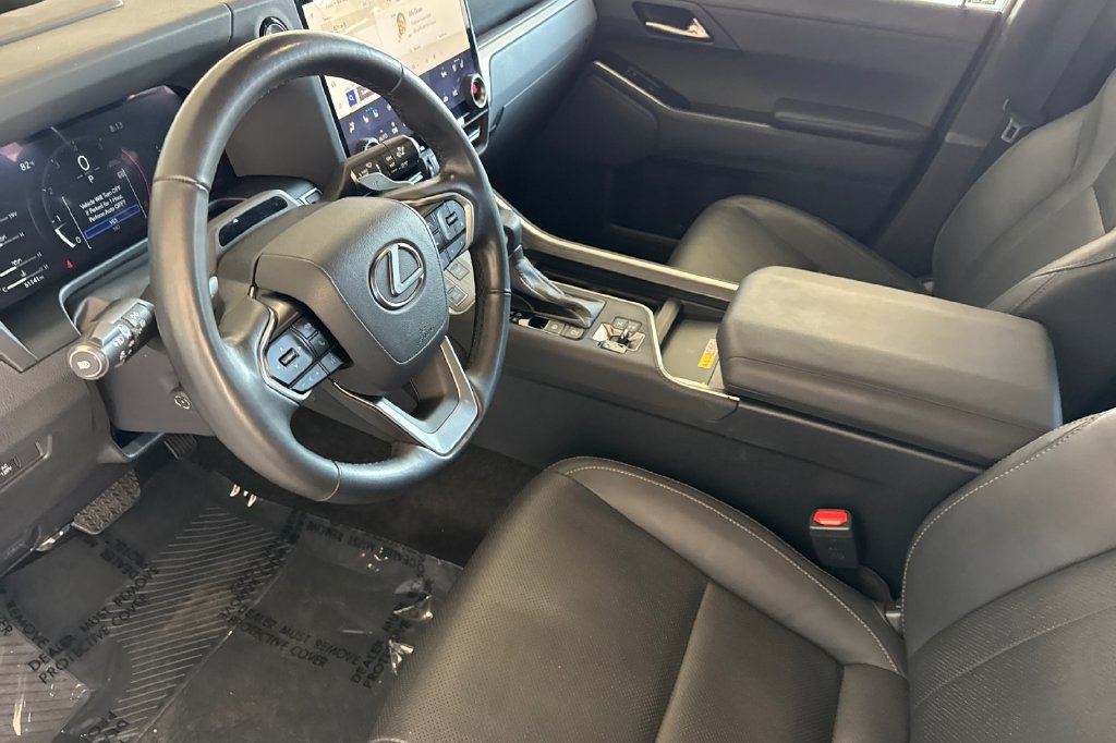 Used 2024 Lexus GX 550 AWD/4WD image 3