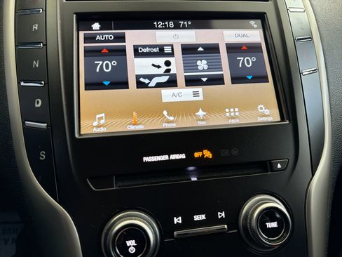 Used 2018 Lincoln MKC Select w/ Select Plus Package FWD image 19