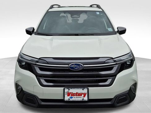Used 2025 Subaru Forester Limited AWD/4WD image 2