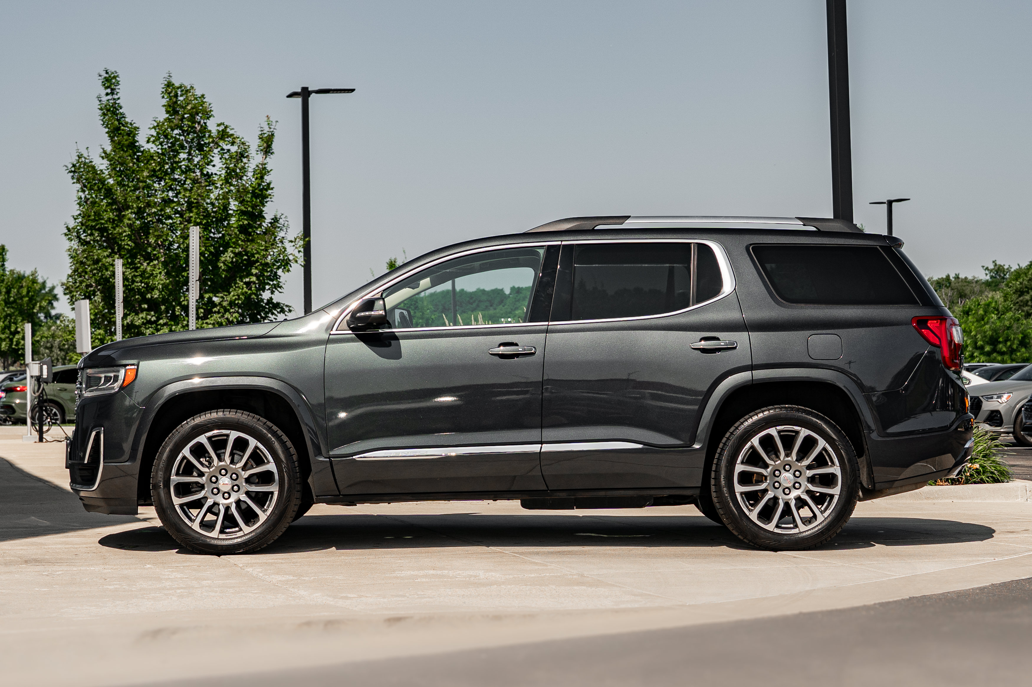 Used 2021 GMC Acadia Denali w/ Denali Ultimate Package AWD/4WD image 6