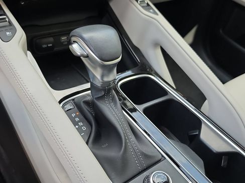 Used 2024 Kia Telluride SX w/ Towing Package FWD image 30